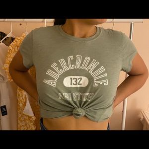 ✨Abercrombie & Fitch green tshirt✨